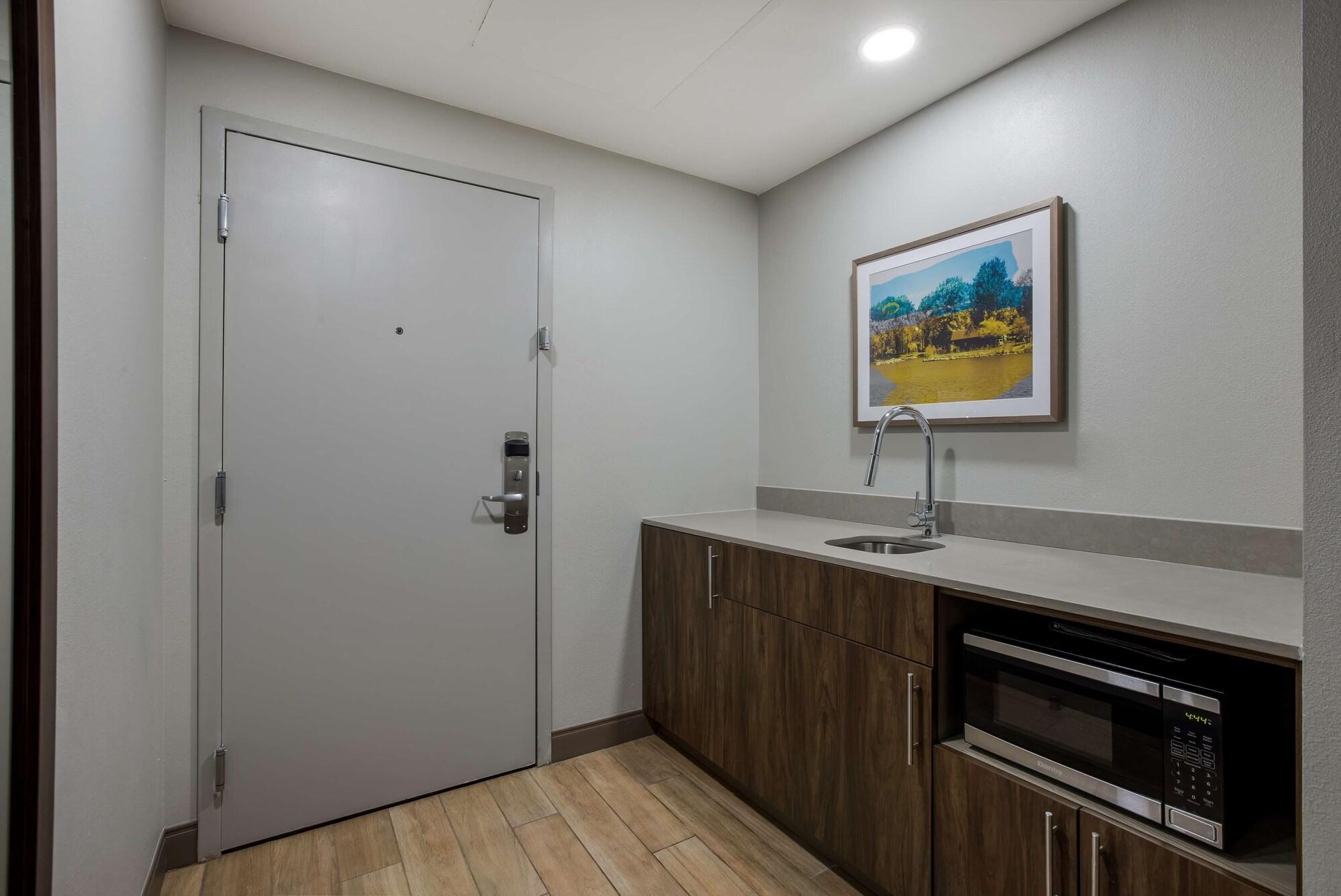 1 Bedroom, Suite, Hampton Inn Linden 3/3