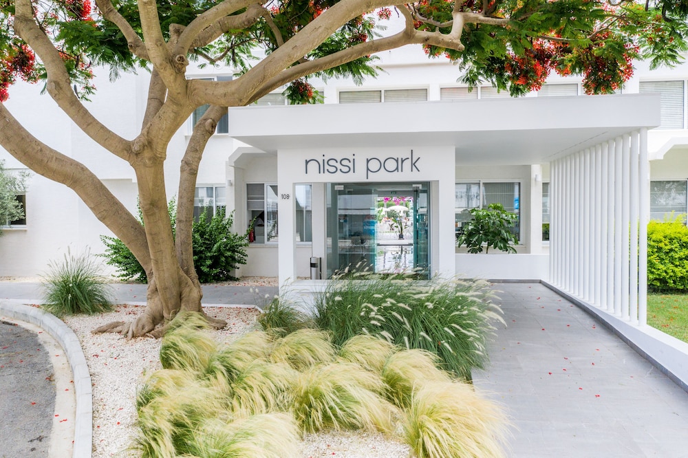 Nissi Park Hotel 4/70