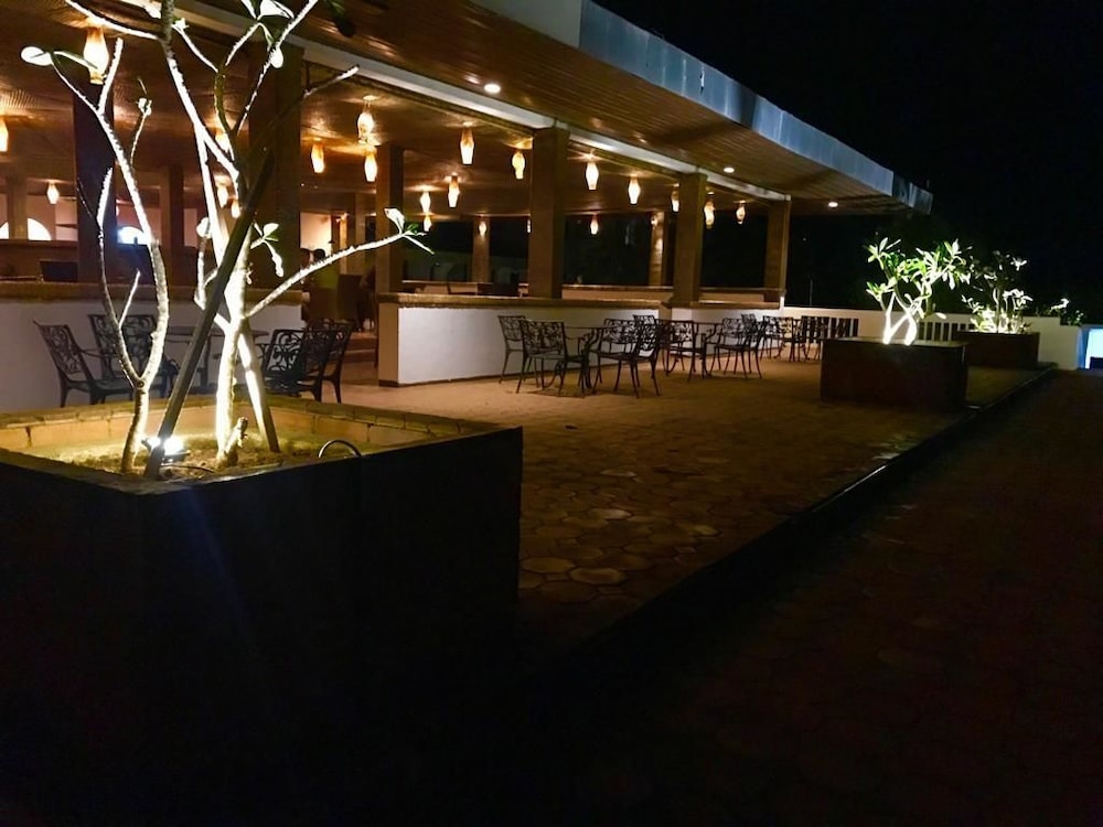 Peacock Beach 5/60