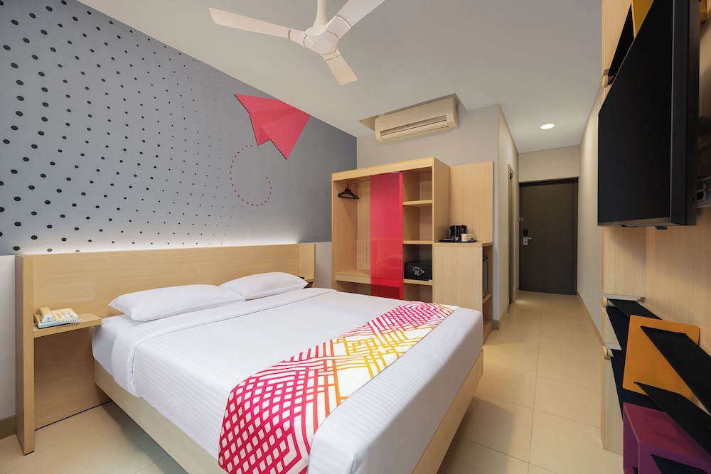 LUXURY, QUEEN BED