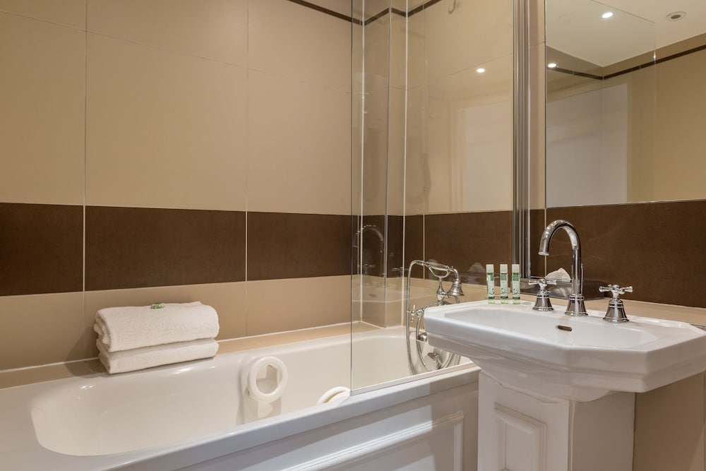 Crystal Hotel 13/42