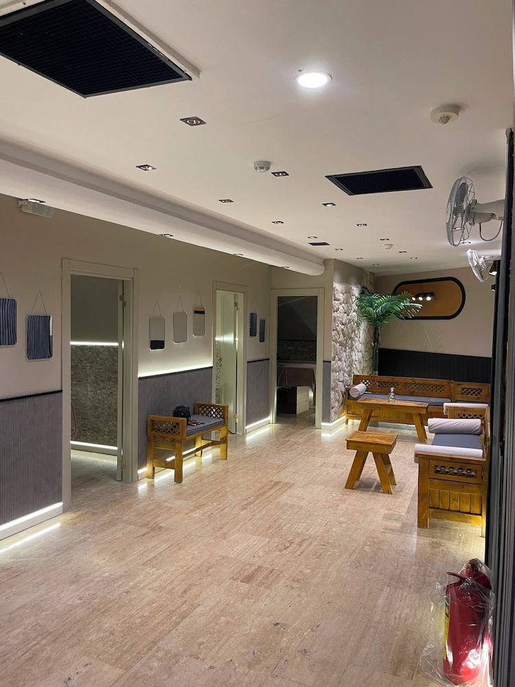 Artefes Hotel 5/70