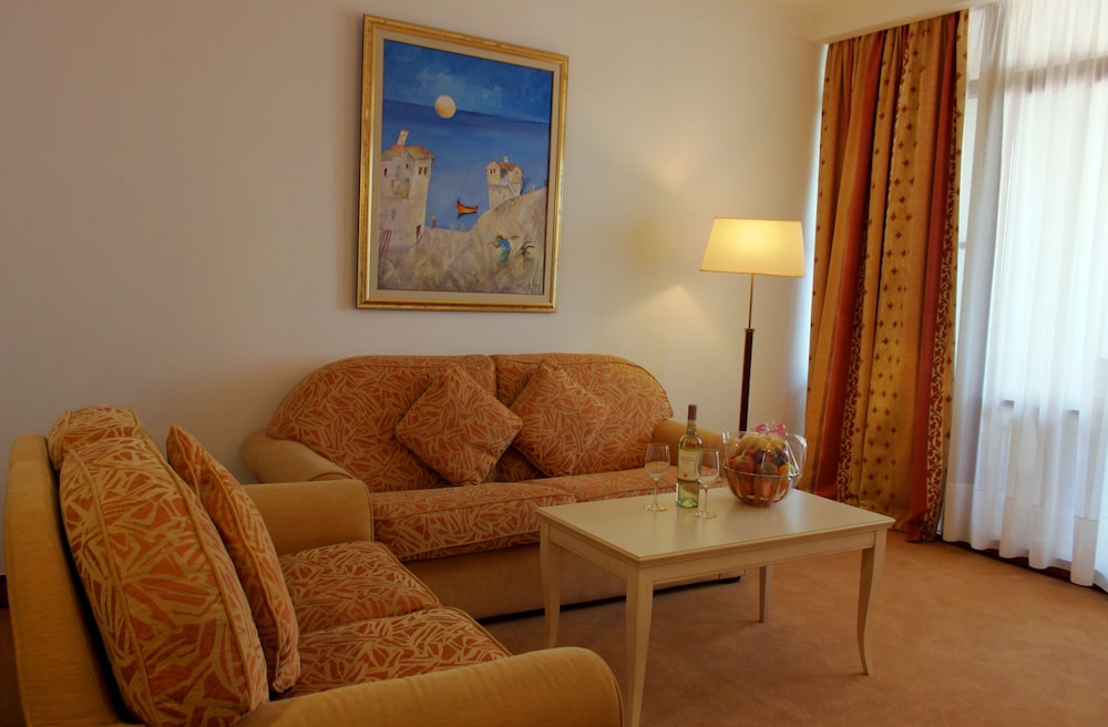 Hotel Helena Sands 35/50