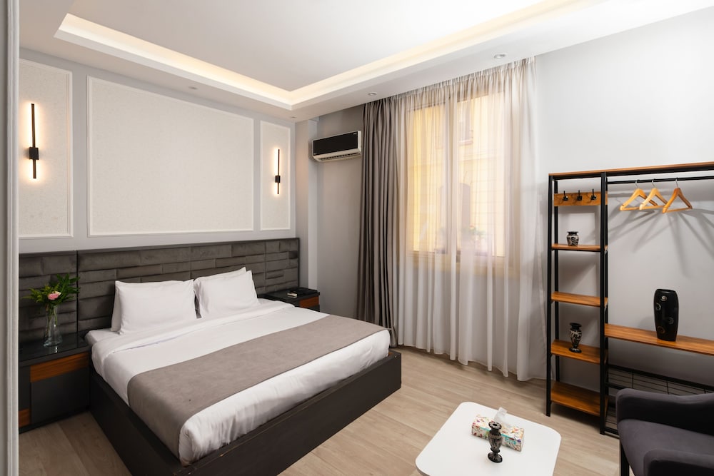 Capital Hotel 18/50