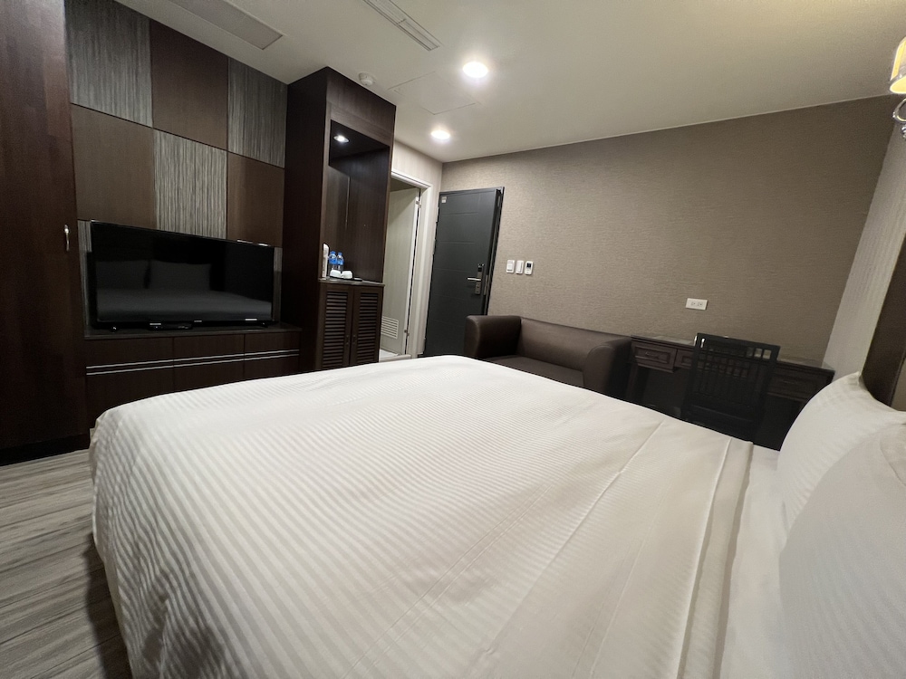 Maple Hotel 9/65