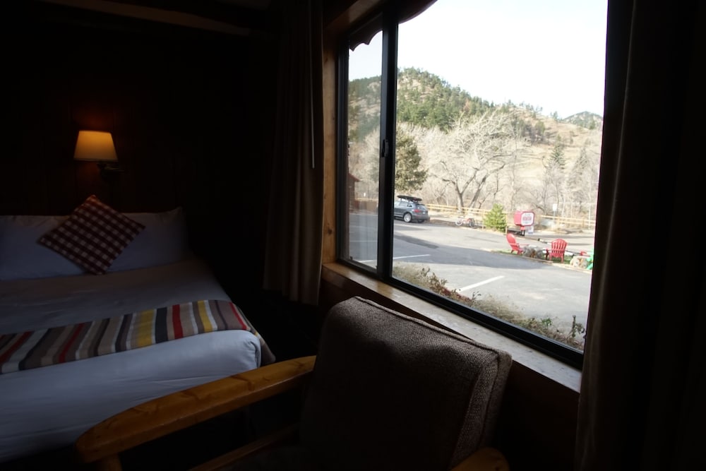 Foot of the Mountain Motel 36/71