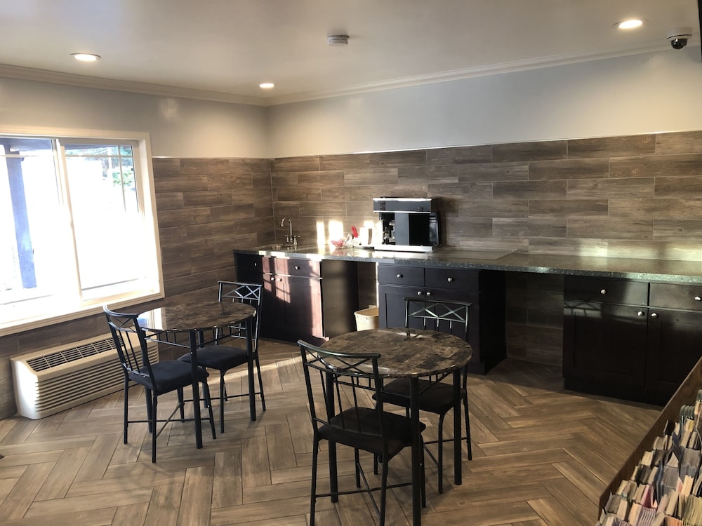 Americas Best Value Inn 11/18
