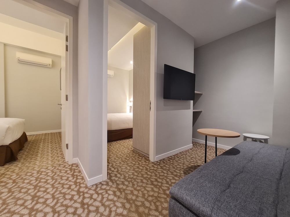 Holiday Inn Express & Suites Johor Bahru 27/62