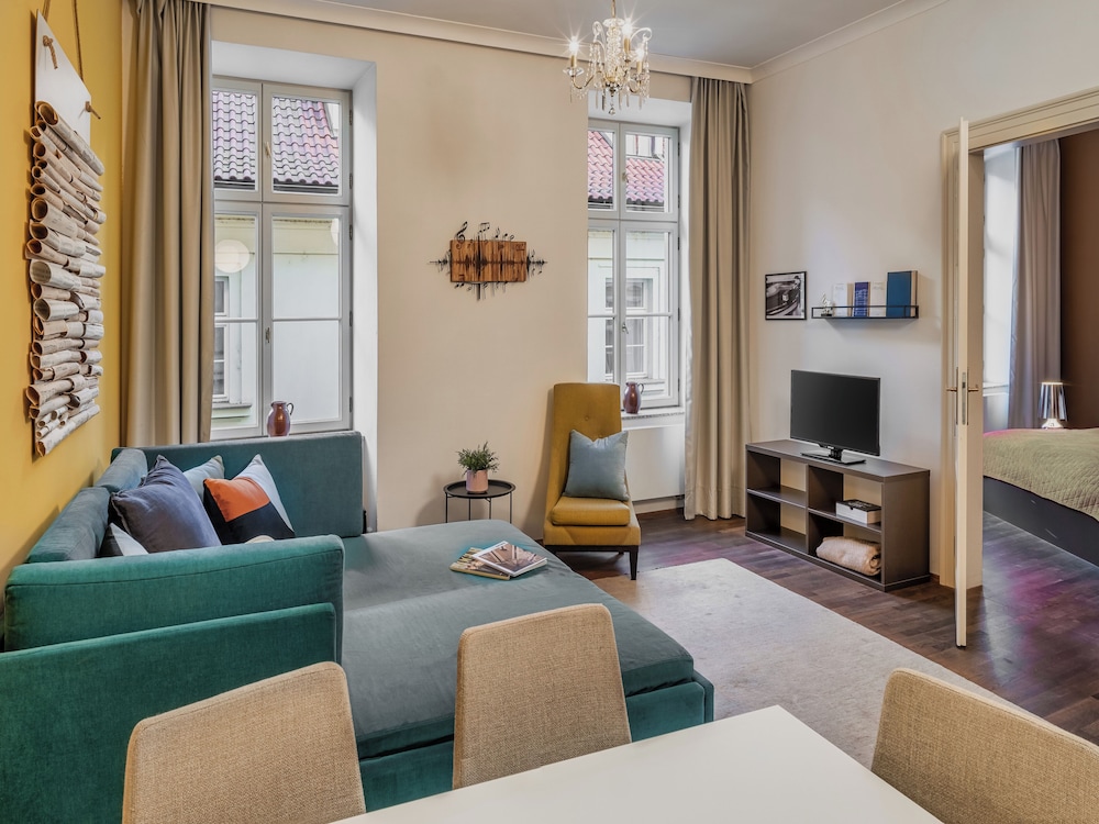 4 Arts Apartments by Adrez Living 22/52