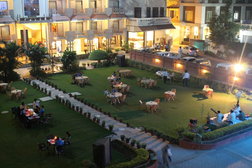 Surya Hotel 68/74