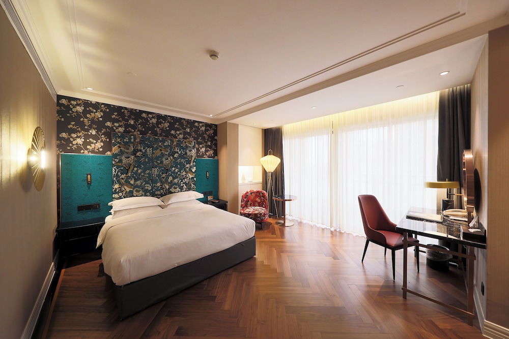 SUPERIOR, KING BED, WITH VIEW