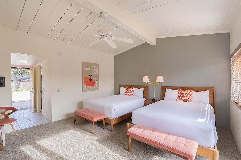 Contenta Inn 33/66