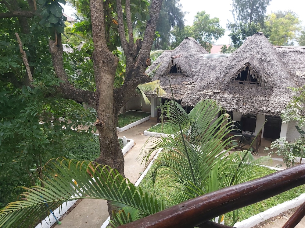 Langi Langi Beach Bungalows 37/47