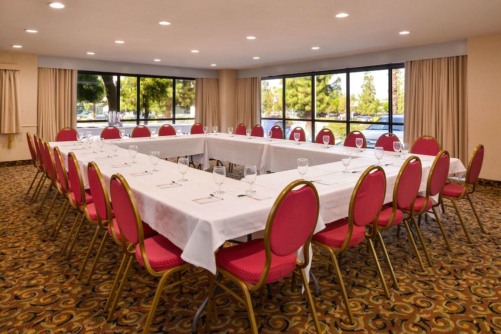 Quality Inn & Suites Walnut - City Of Industry 25/27