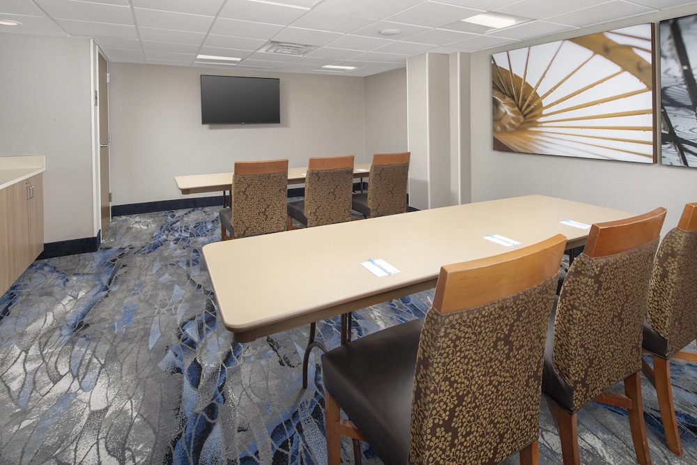 Fairfield Inn Suites By Marriott Alexandria Landmark 22/25