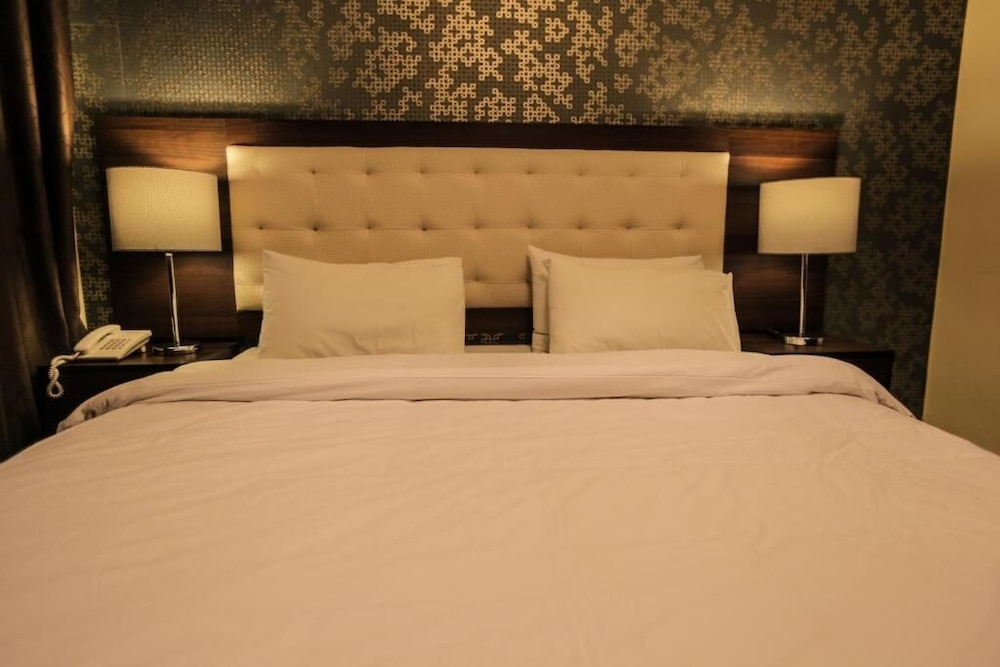 Lancaster Hotel Apartments-Gardens 14/47