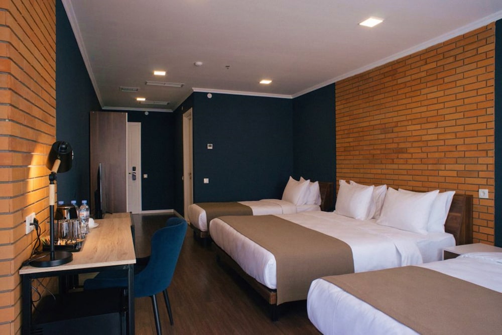 FAMILY, STUDIO, SUITE, 2 KING BEDS, SINGLE BED