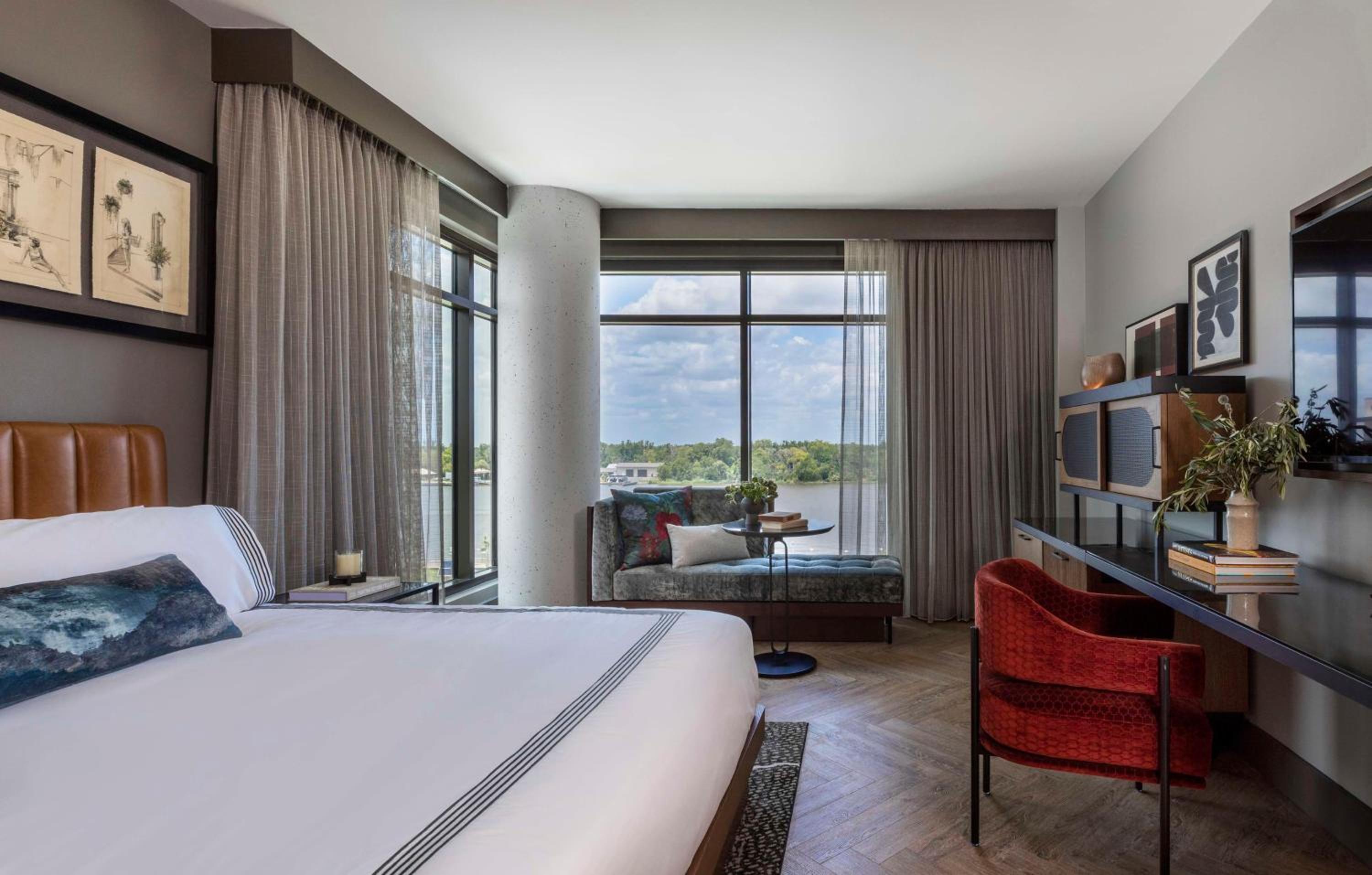 Premier, Suite, River Front, Corner