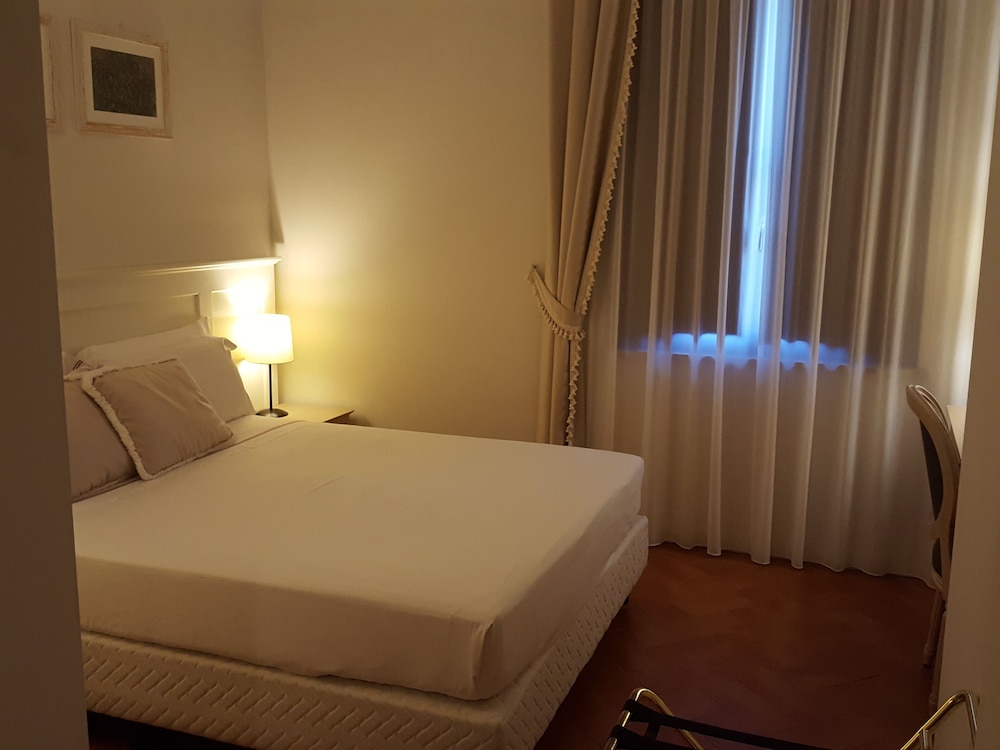 Saturnia Tuscany Hotel 40/70