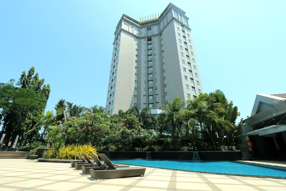 Java Paragon Hotel And Residences 3/76