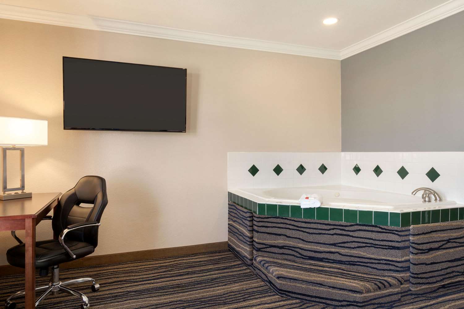 Days Inn by Wyndham Eureka CA 15/22