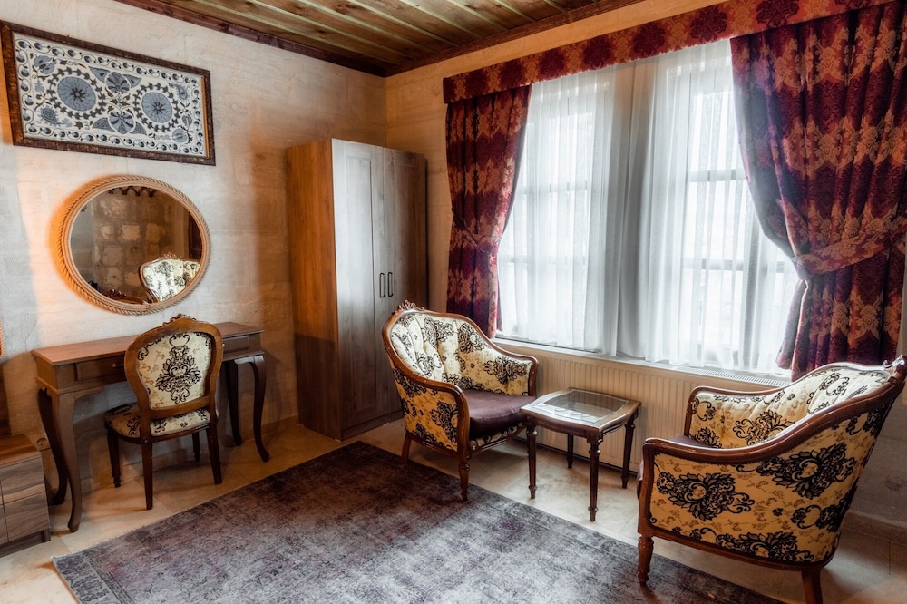 Amber Cave Suites 53/76