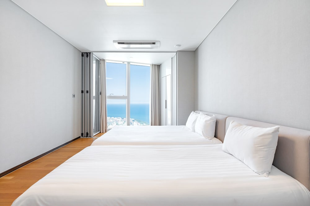 Kids Suite, Royal, Futon Bed, King and Queen Bed, Panoramic Ocean View, Ocean View