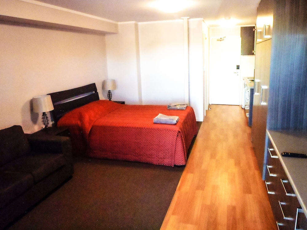 SPINIFEX HOTEL 8/39