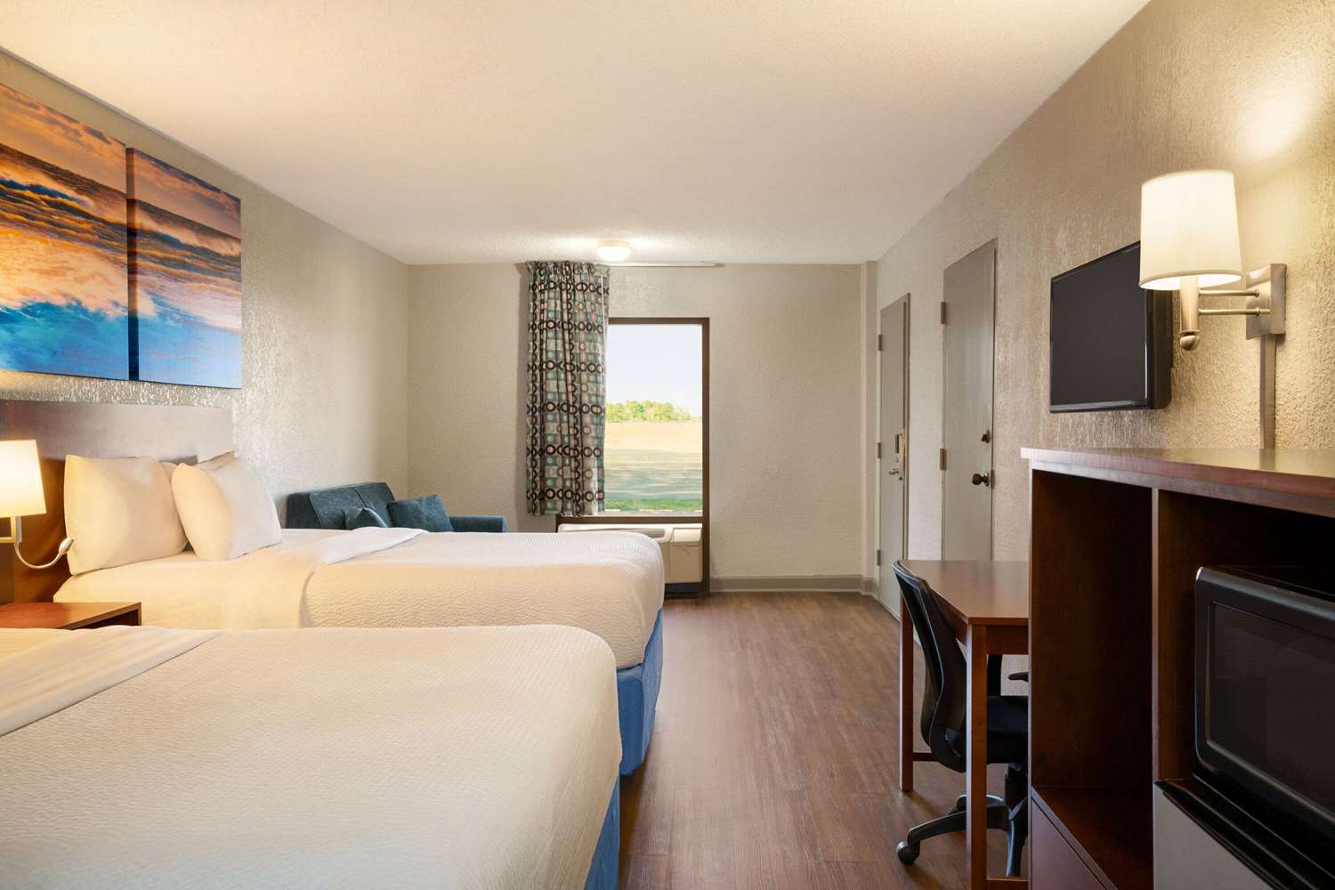 Days Inn by Wyndham Dillon 7/23