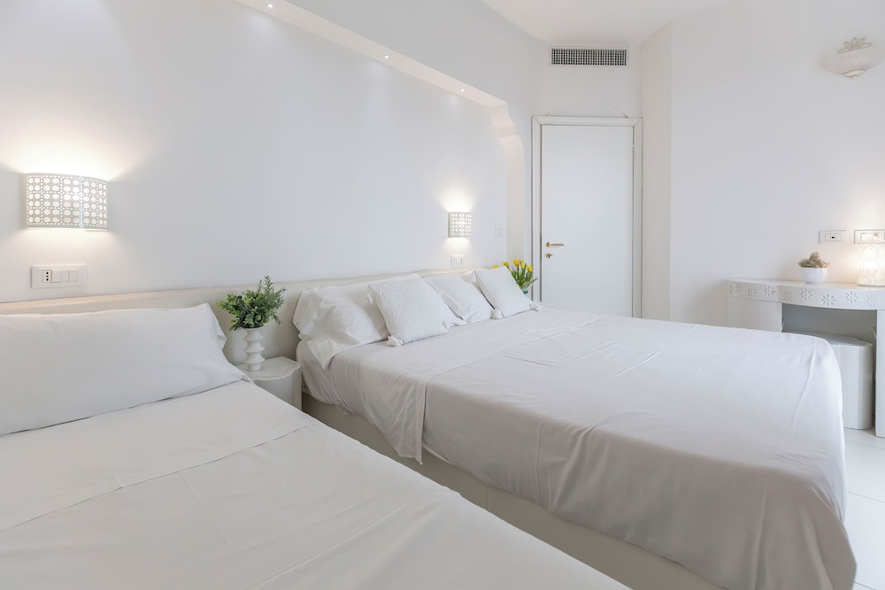 FAMILY SUITE, KING BED, SOFA, HOT TUB