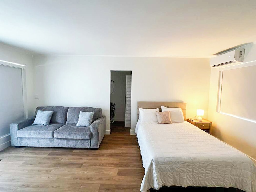 Tiana Beach Inn 18/48