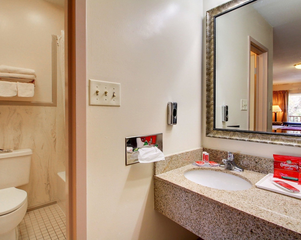 Twin Star Lodge Ex Econo Lodge Biloxi Beach North 12/33