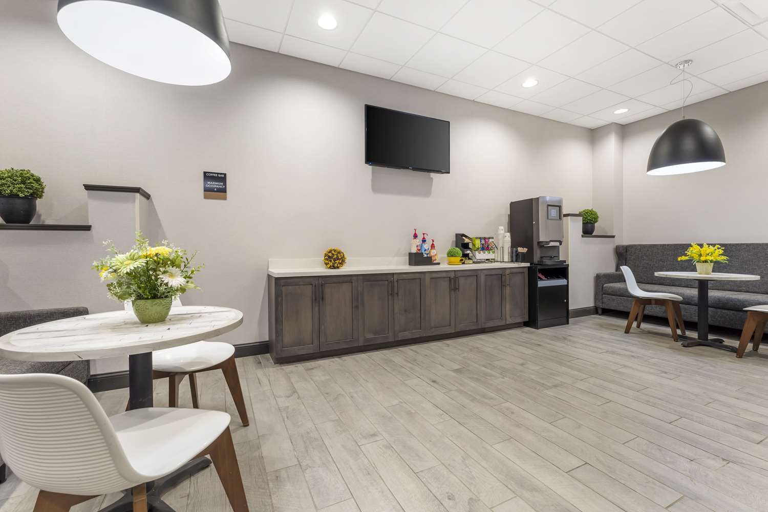 Best Western Plus Cranberry-Pittsburgh North 32/52