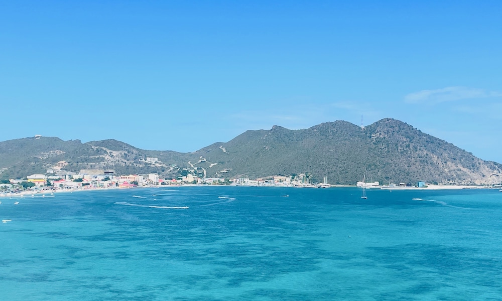 Holland House Beach Hotel 40/45