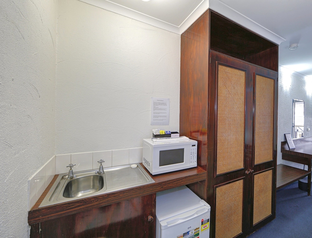 ALEXANDRA PARK MOTOR INN 40/65