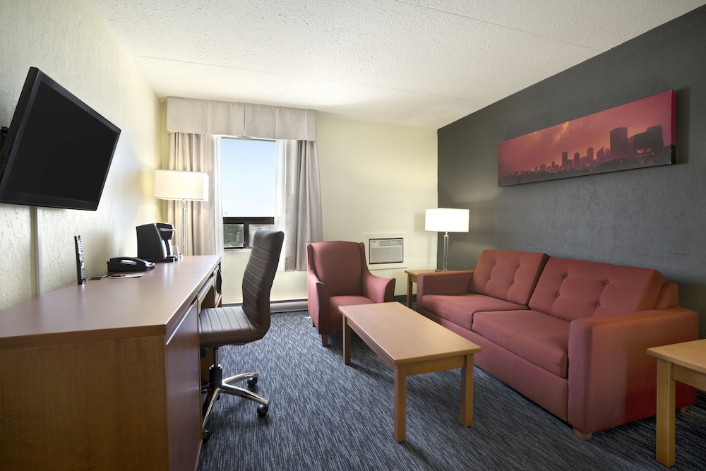 Travelodge by Wyndham Edmonton West 38/53