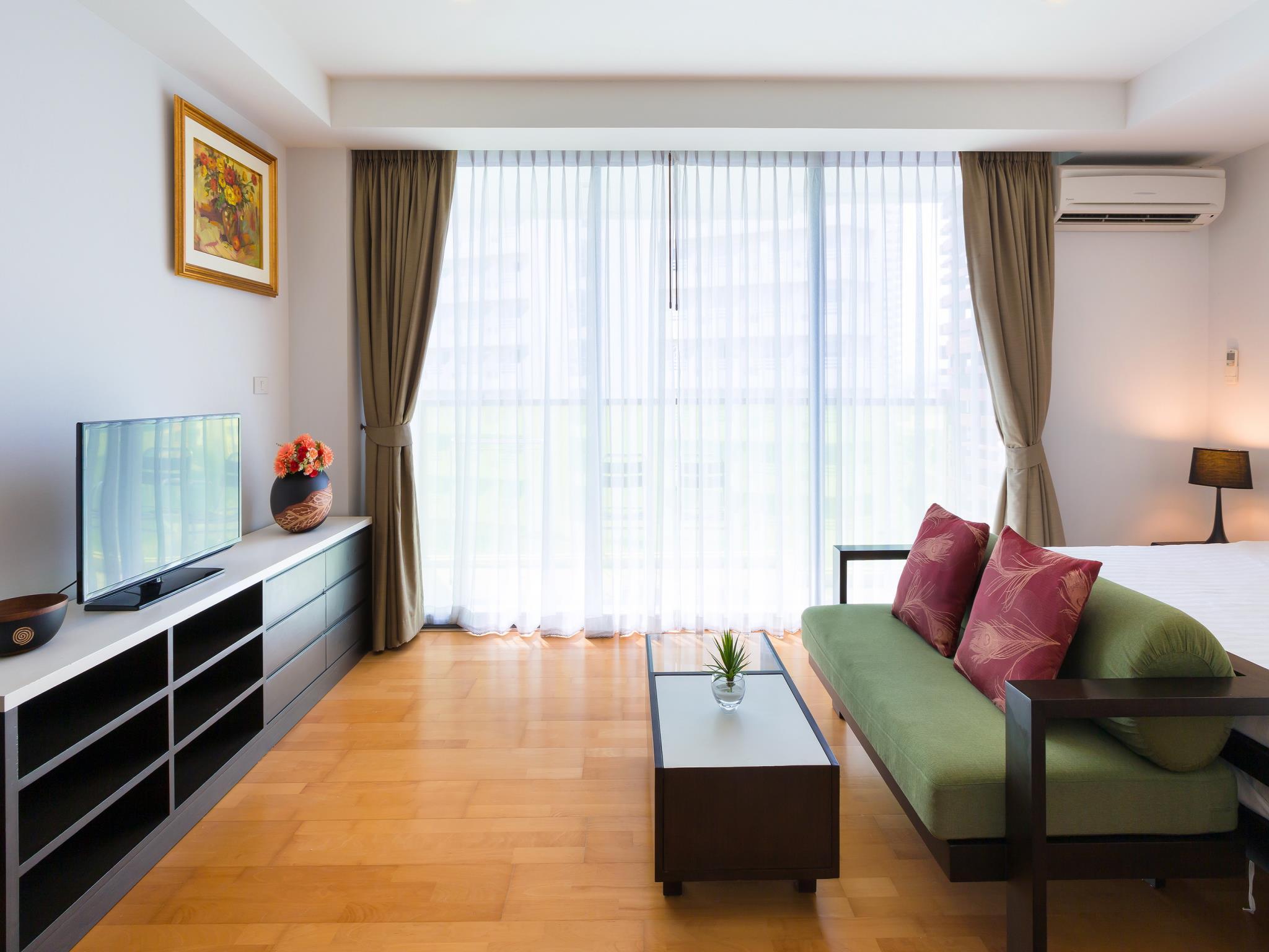Studio, King Bed, Partial Ocean View, Sofa