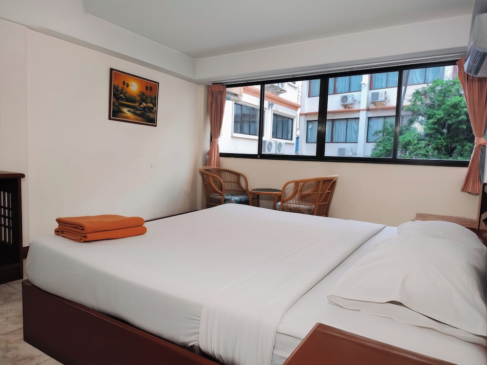 Dream Hotel 12/50