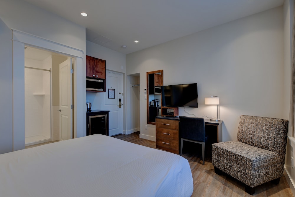 Strathcona Hotel 14/42
