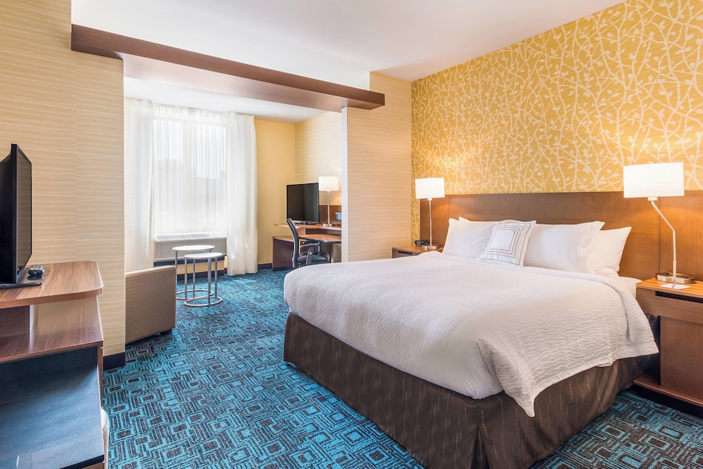 Suite, King Bed, Sofa, Accessible