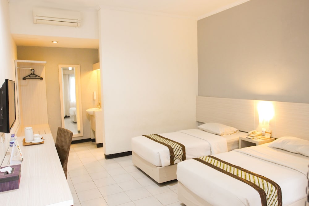 Cakra Kusuma Hotel 12/49