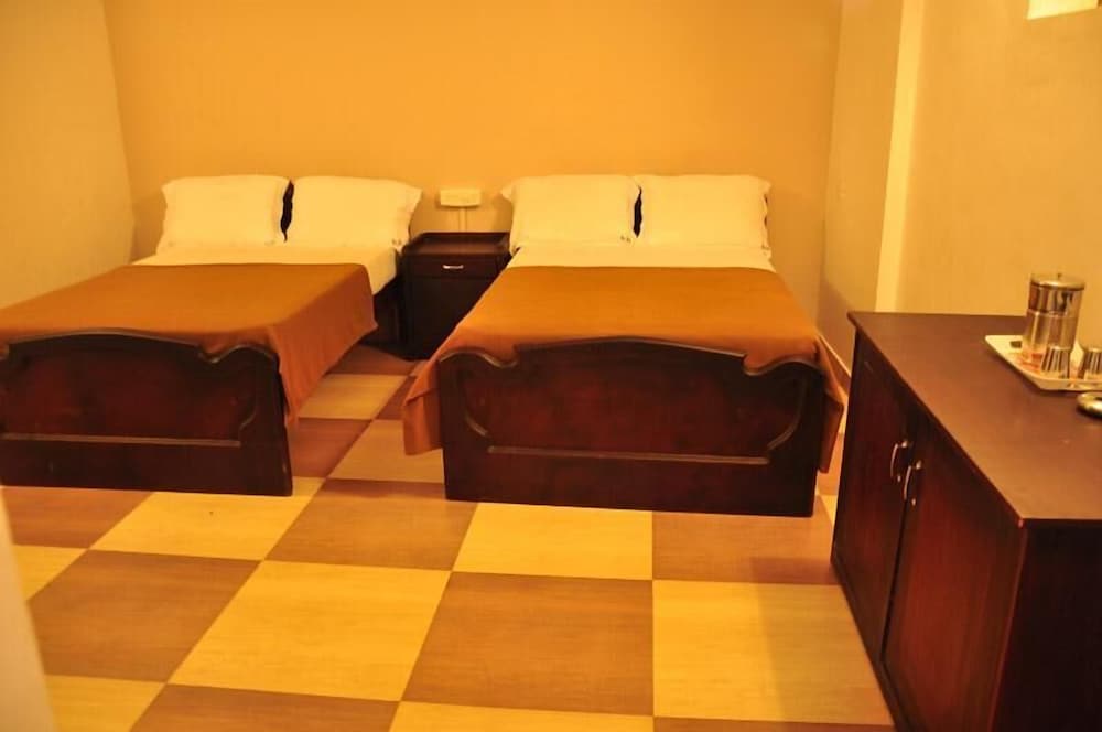 Hotel Holiday Break 10/11