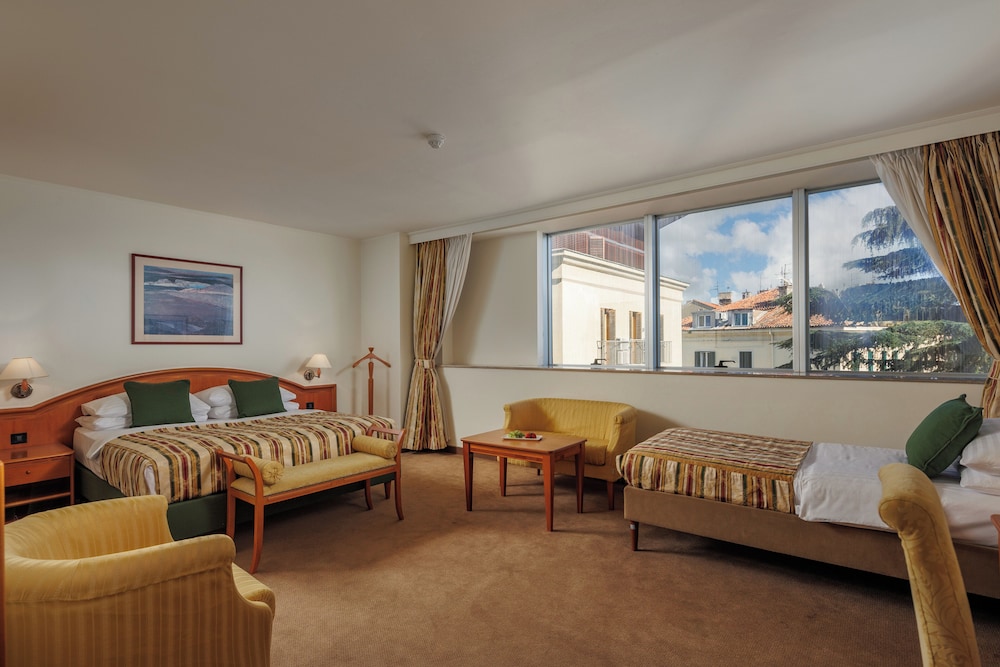 Grand Hotel Bonavia 58/74