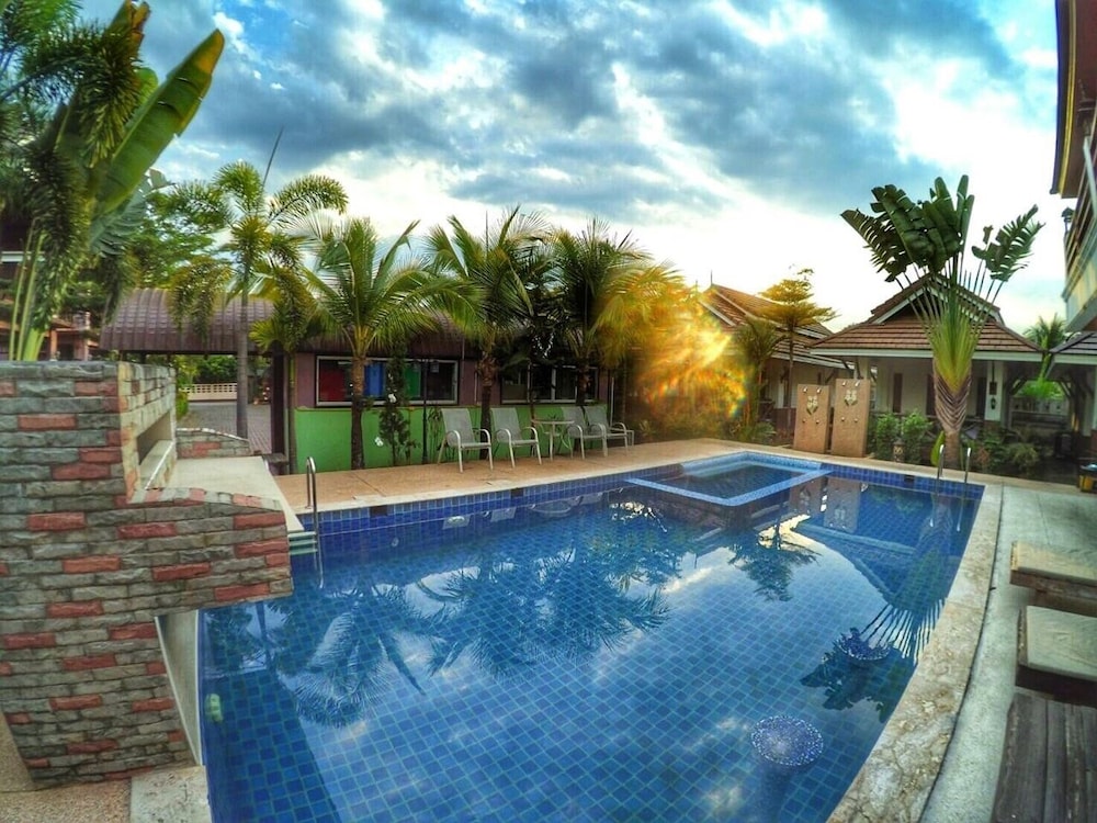 Baan Soontree Resort 11/70