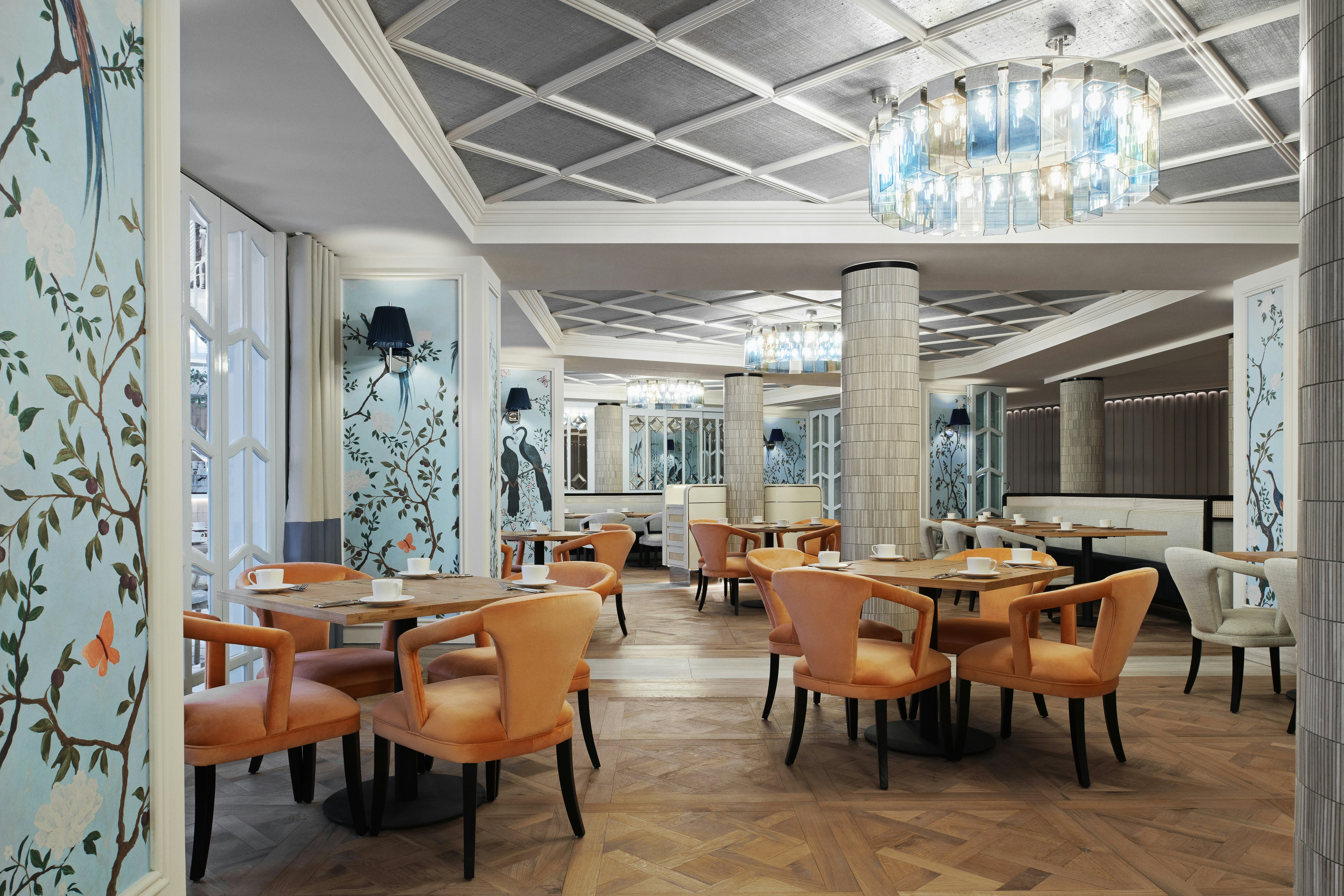 Royce Hotel 52/60