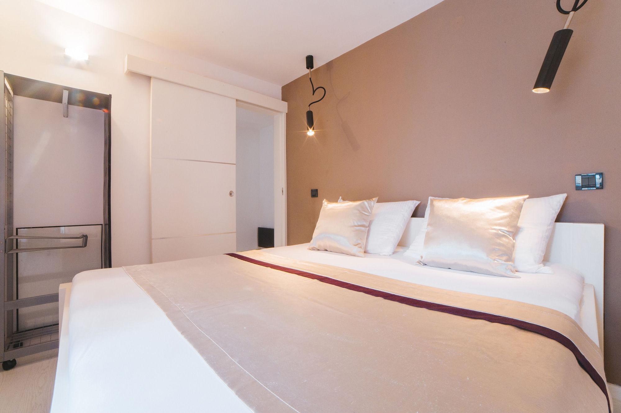 LUXURY, APARTMENT