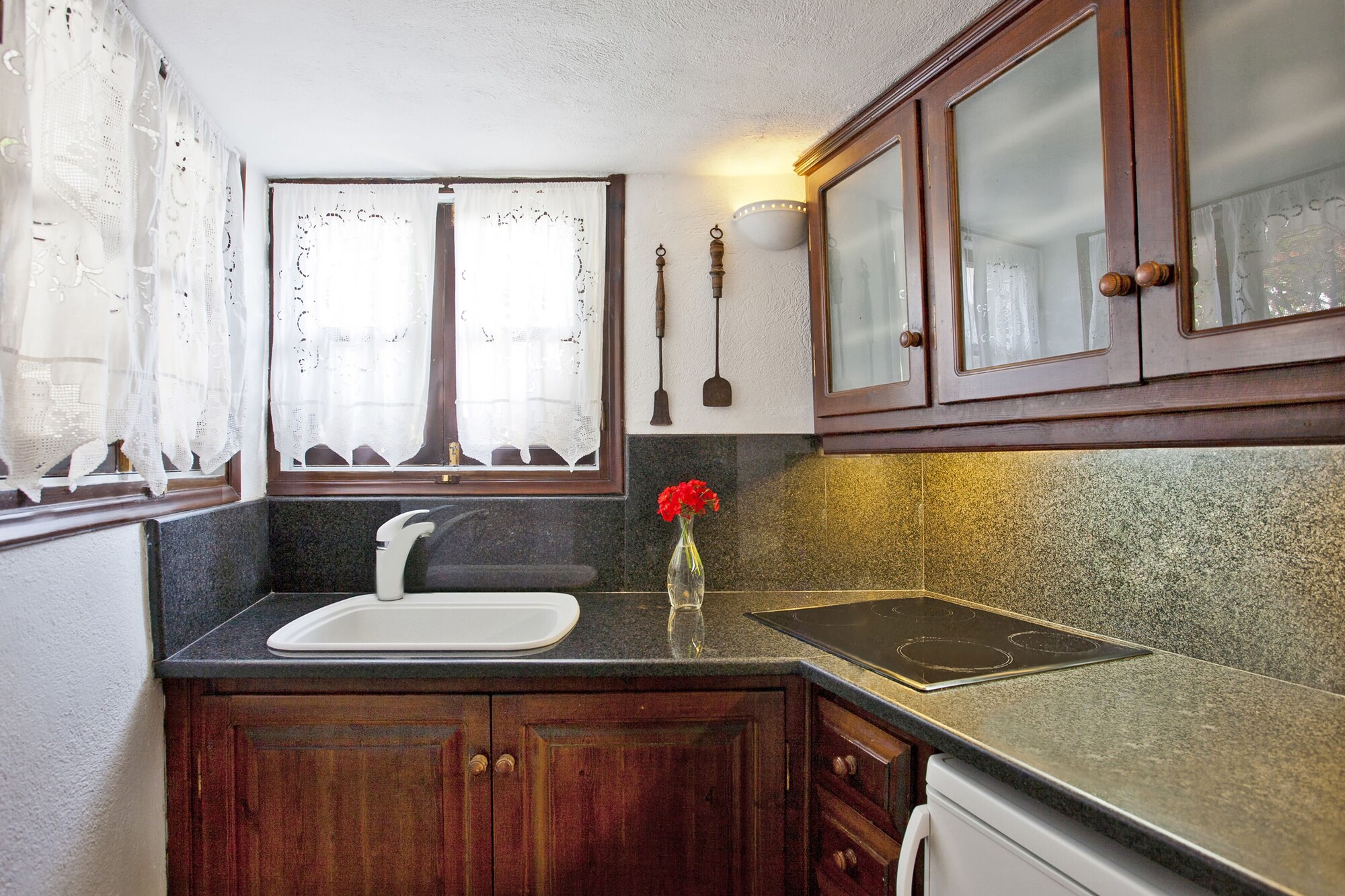 Cave, Grand, Suite, 1 Queen and 1 Single Bed, Caldera View, Sofa, Hot Tub