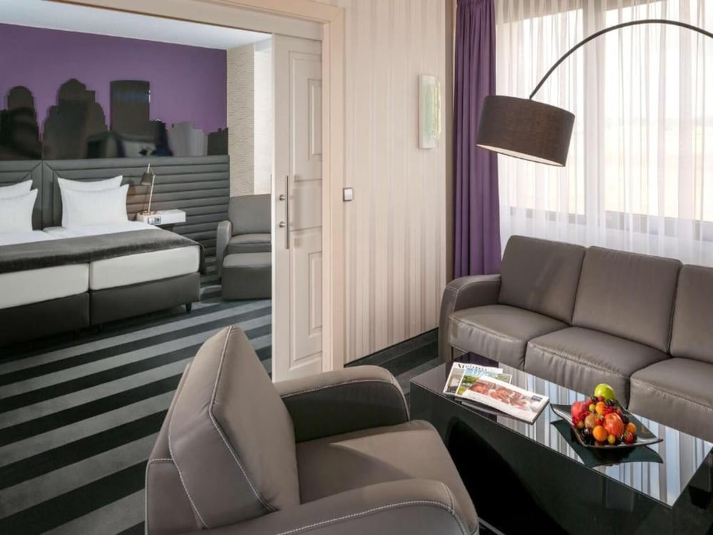 Sunday Hotel Main Taunus Frankfurt/Sulzbach 45/67