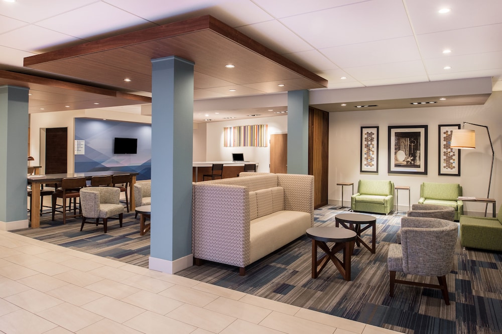 Holiday Inn Express Suites Kingdom City 35/53