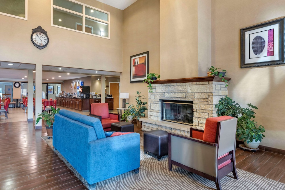 Comfort Inn and Suites Black River Falls I-94 25/37